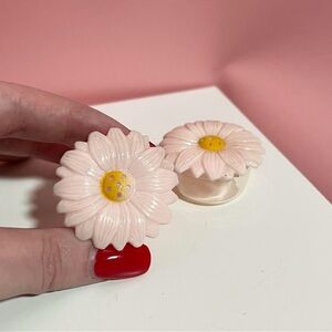 Pink Daisy Flower Salt and Pepper Shakers
